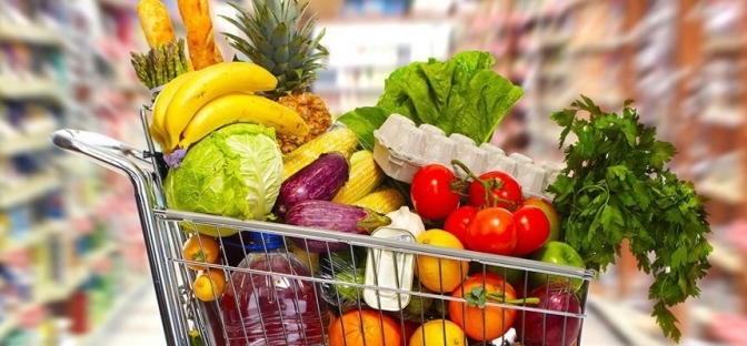 Українці зменшили витрати на різні товари