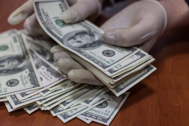 У Черкаській області засудили прокурора, якого викрили на хабарі в 1,5 тисячі доларів