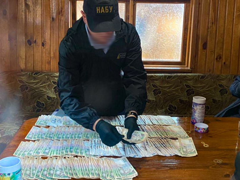 У Вінницькій області директор держпідприємства намагався підкупити голову ОДА