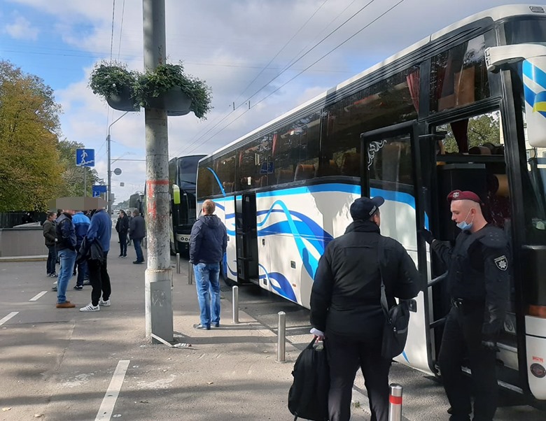 У Київ на вибори намагались завезти жителів іншої області