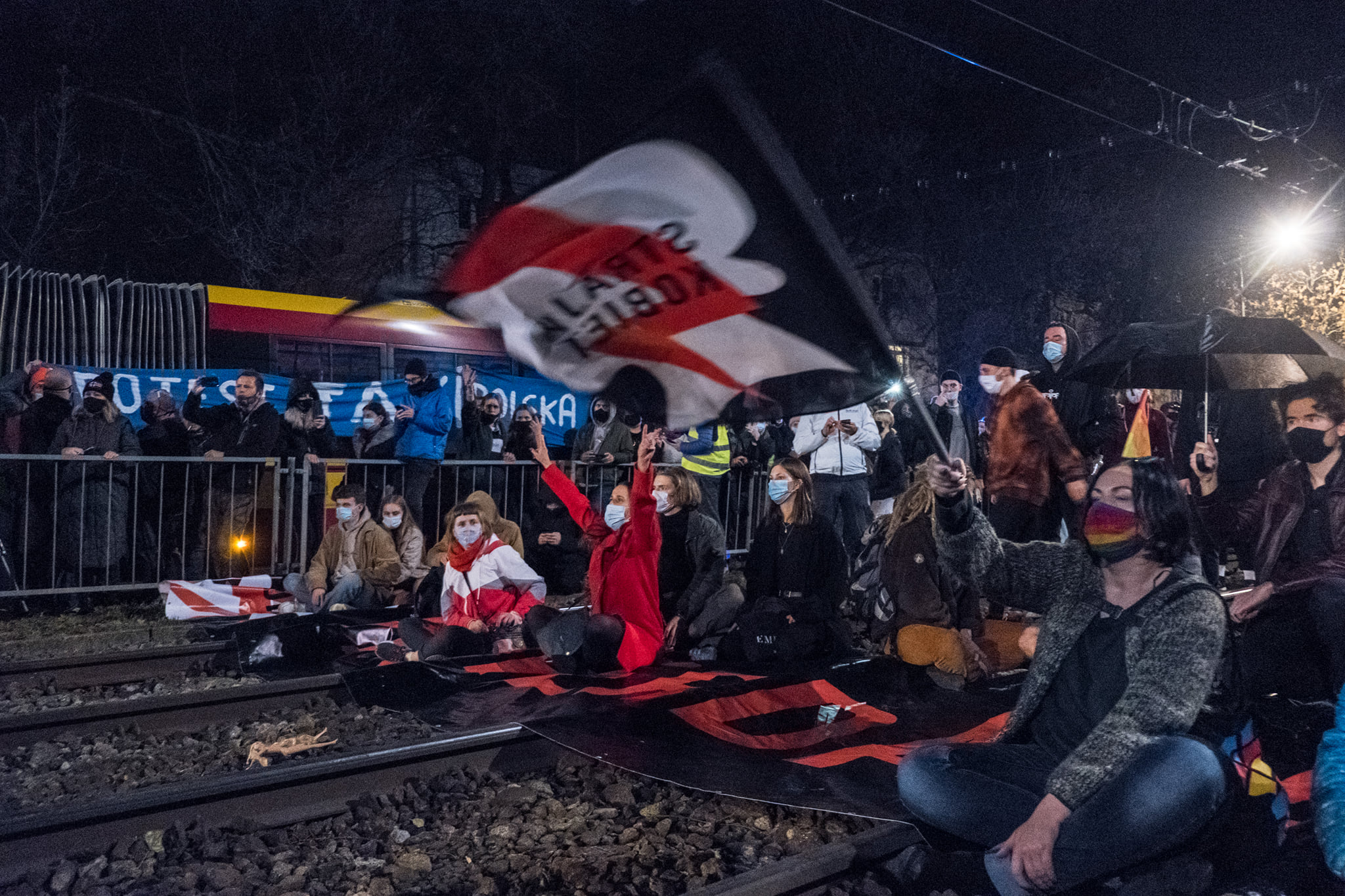 Польща заборонила аборти: чим це вигідно Україні