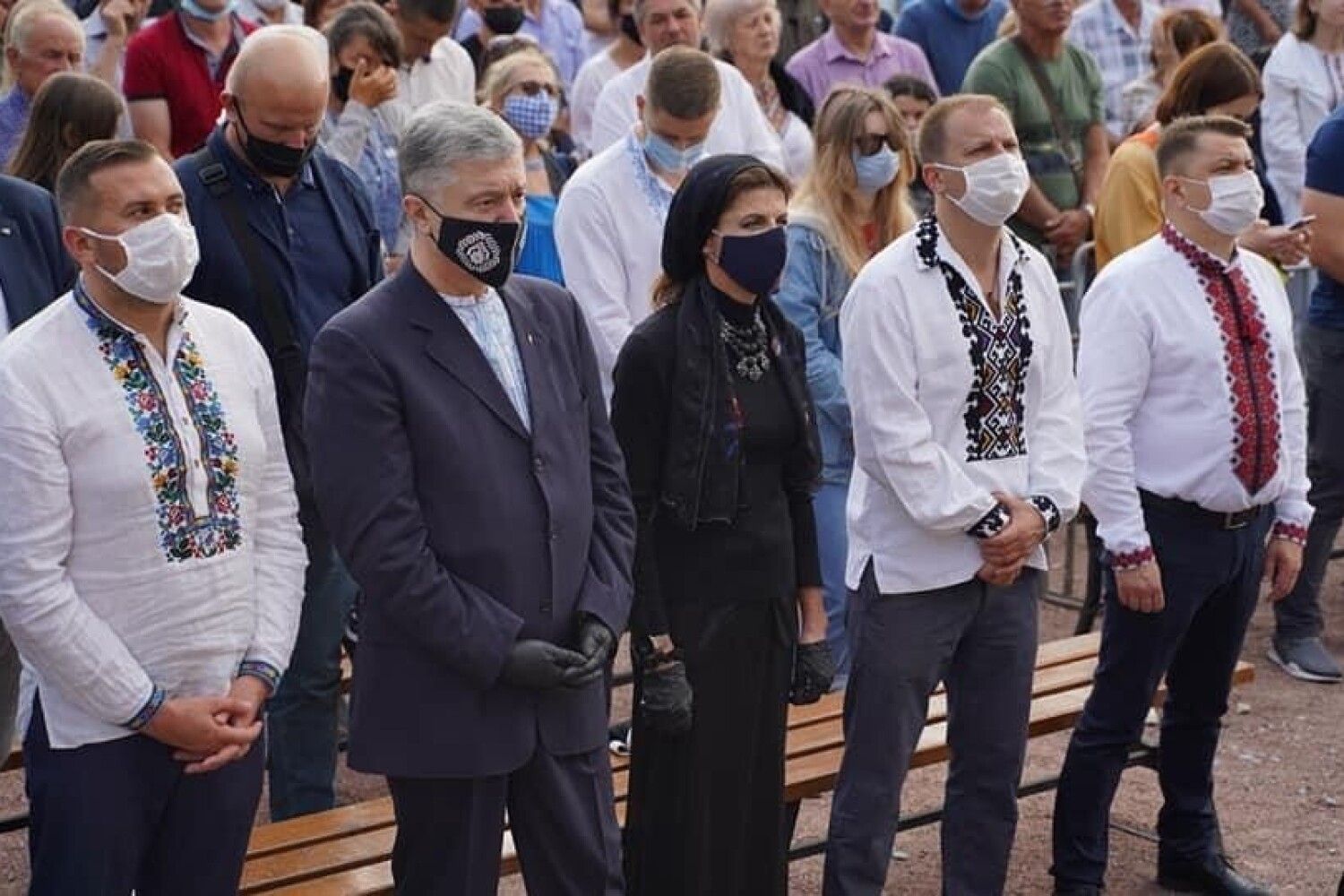 У Порошенка двостороннє запалення легень, стан погіршується - дружина