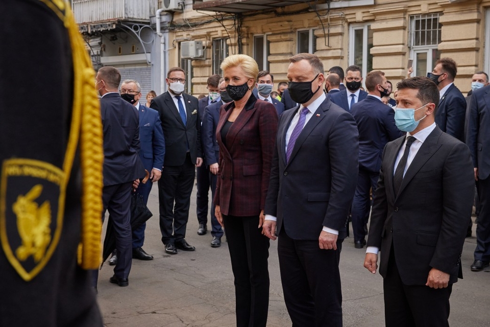 Зеленський та Дуда вшанували пам'ять колишнього президента Польщі в Одесі - фото