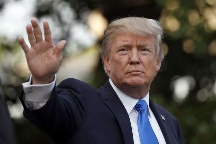 Трампа госпитализировали с коронавирусом, но он продолжит работать