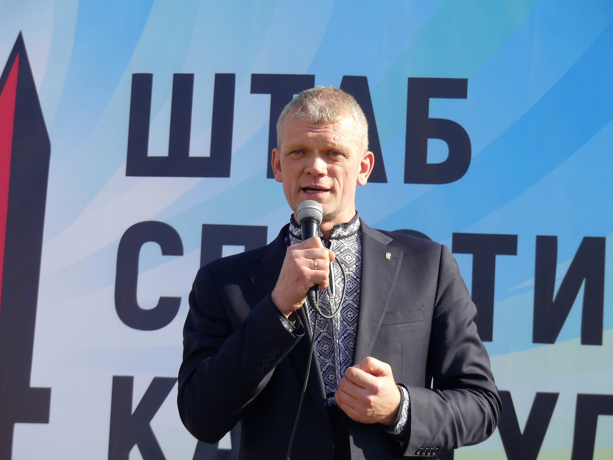 У Харківській області побили ексміністра біля власного будинку