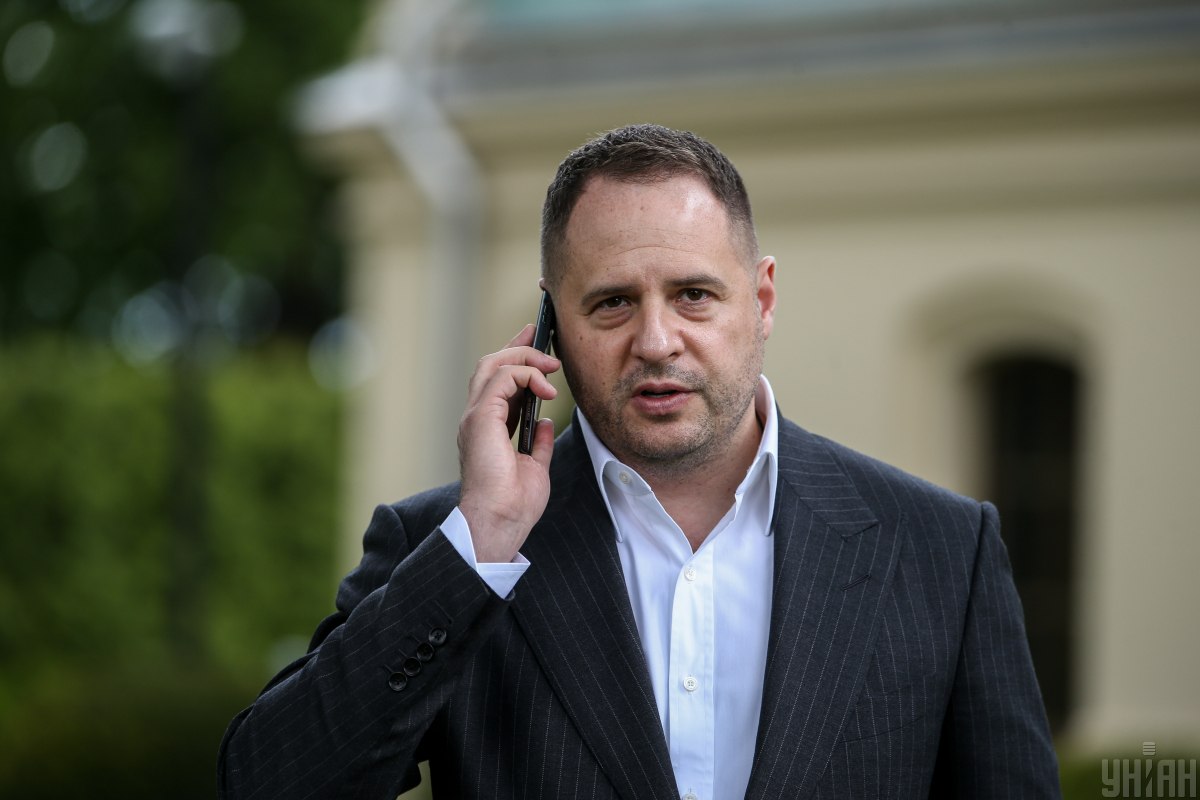 Недоцільно втрачати потужну людину - Зеленський про Єрмака