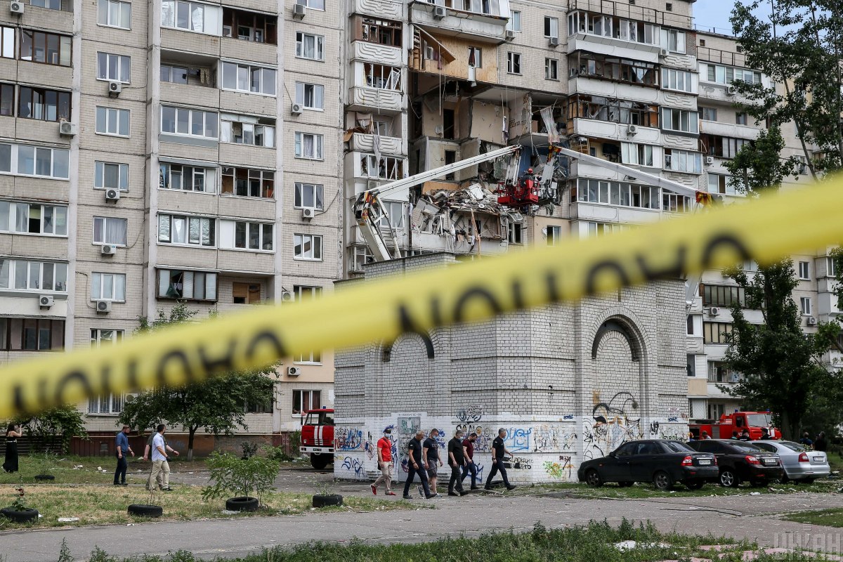 Взрыв дома на Позняках: на месте спасатели обнаружили арсенал оружия - КГГА