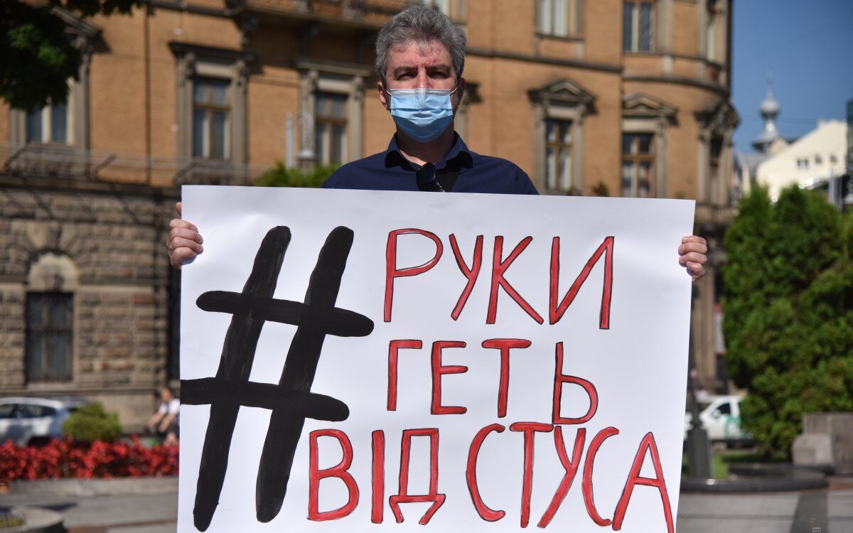 Відбувається останнє судове засідання за позовом Медведчука проти Кіпіані щодо книги про Стуса