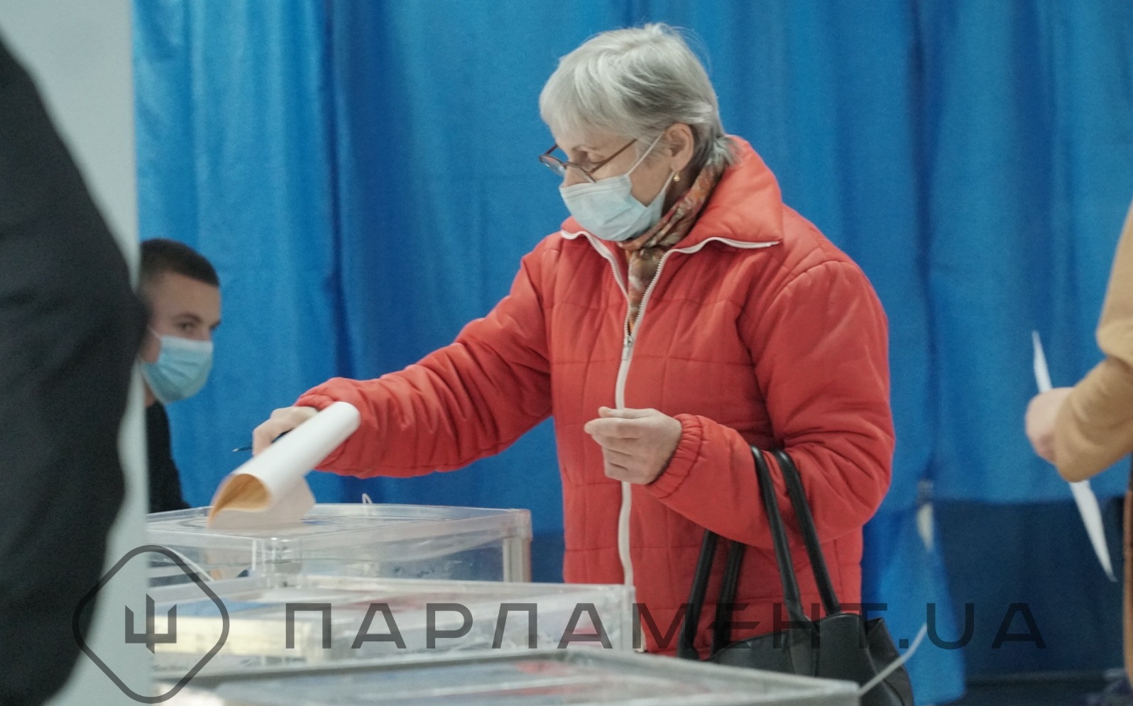 22 ноября украинцы будут выбирать мэров 11 городов и депутатов 47 советов