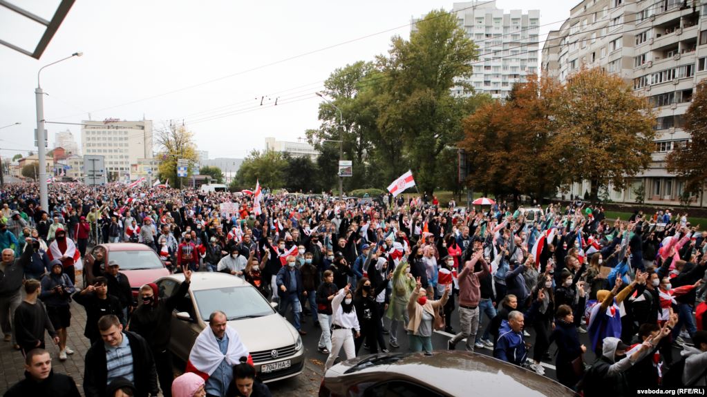 Белорусам массово приходят SMS-сообщения на телефон от имени МВД