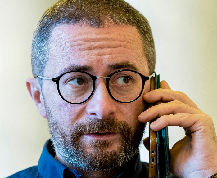 "Слуга" Швец объяснил неточность в опросе Зеленского