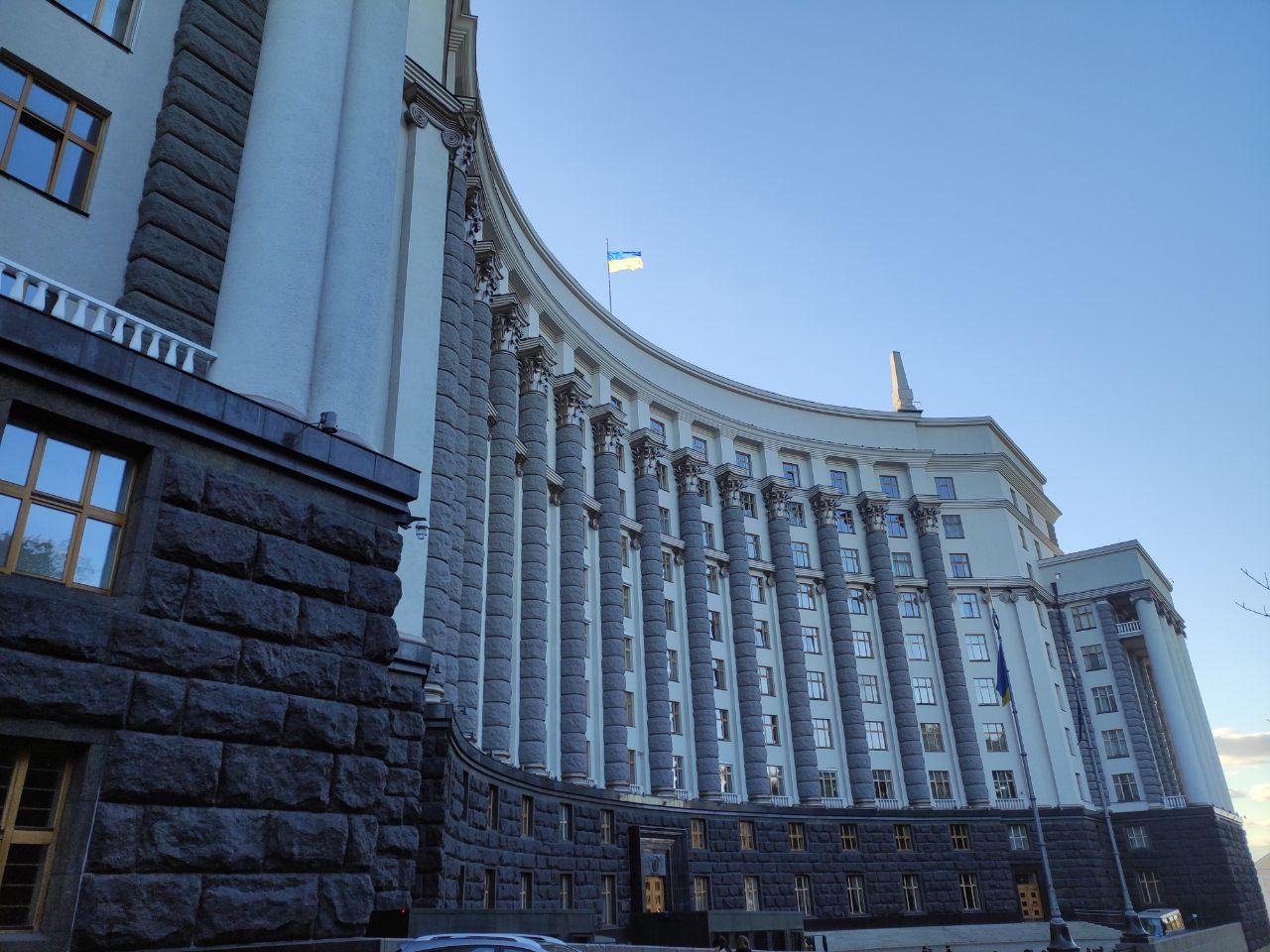 Уряд призначив та звільнив низку чиновників у держвідомствах