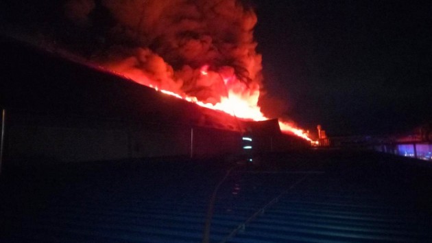 У Мукачеві горіла лижна фабрика - фото