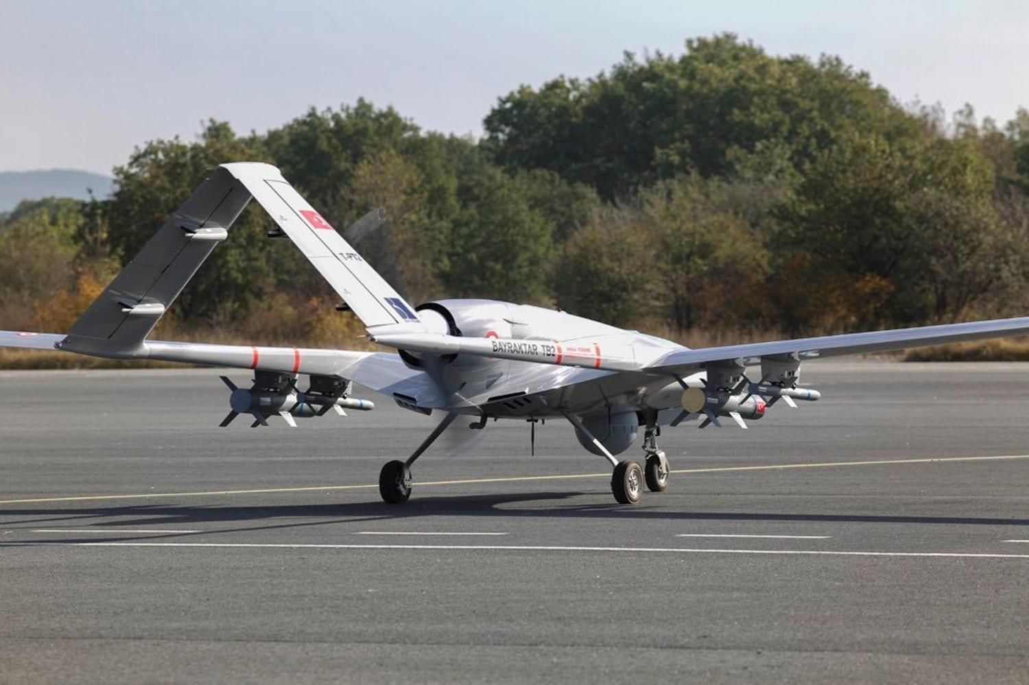 Украинские военные применили дроны "Bayraktar" против российских боевиков - видео