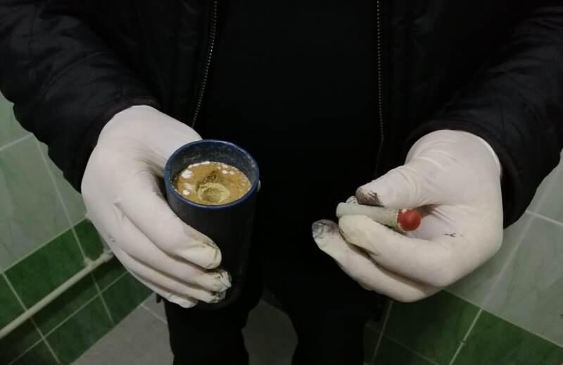 Заховали у вбиральні: в Одесі на виборчій дільниці знайшли димову гранату