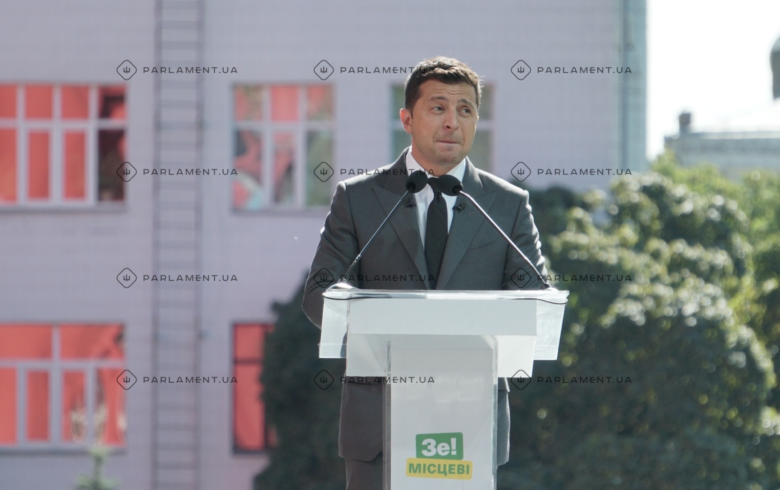 Зеленський став рідше зустрічатися з фракцією "Слуга народу" - нардеп