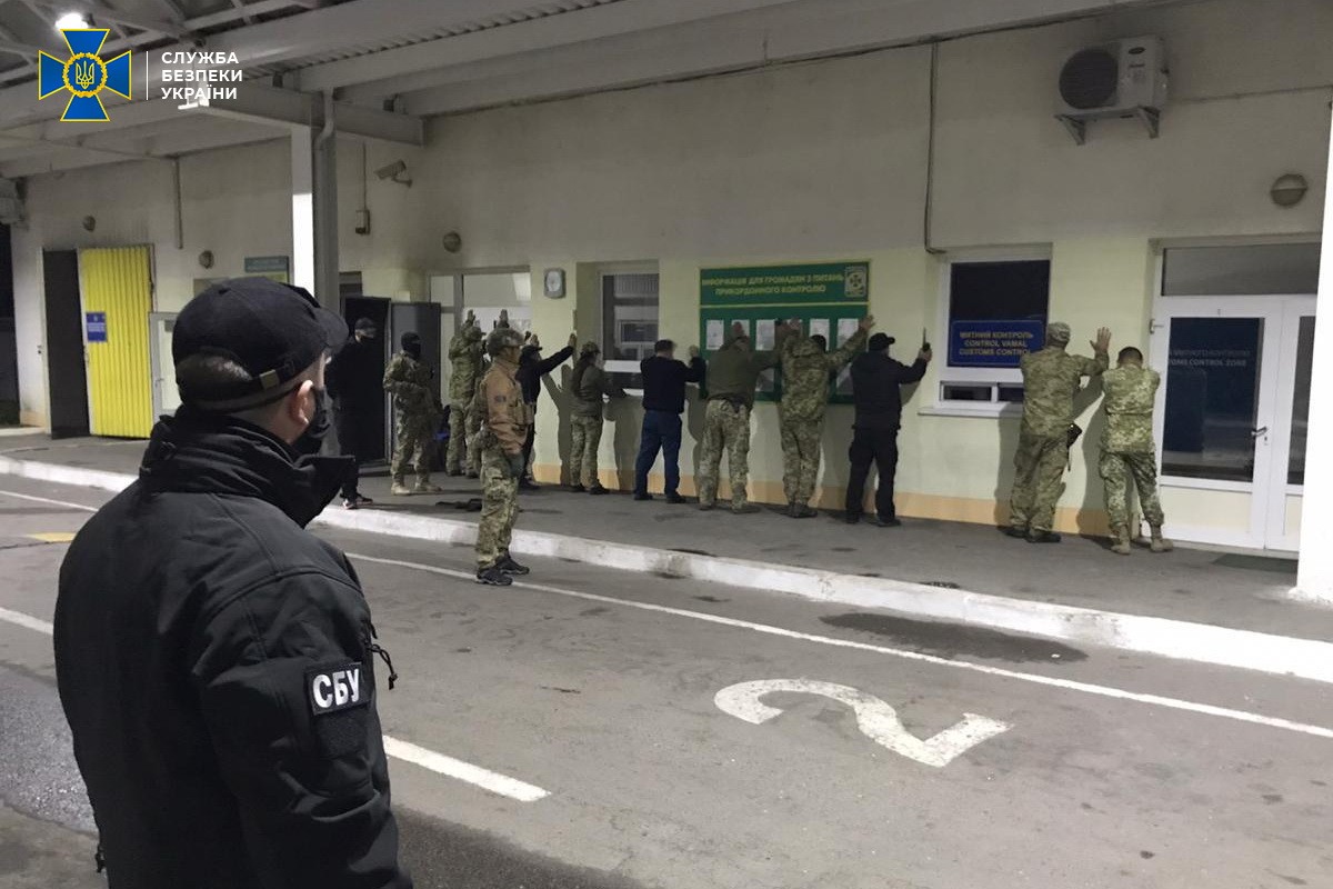 У Закарпатській області викрили корупційну схему при ввезенні "євроблях"