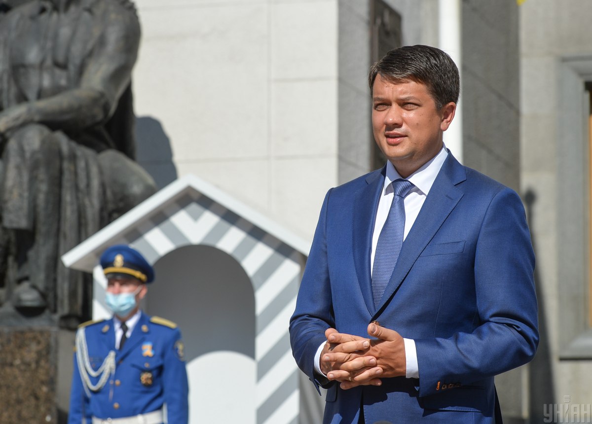 Разумков пригласил "Слуг народа" на встречу, чтобы обсудить его "неудовлетворительную работу"