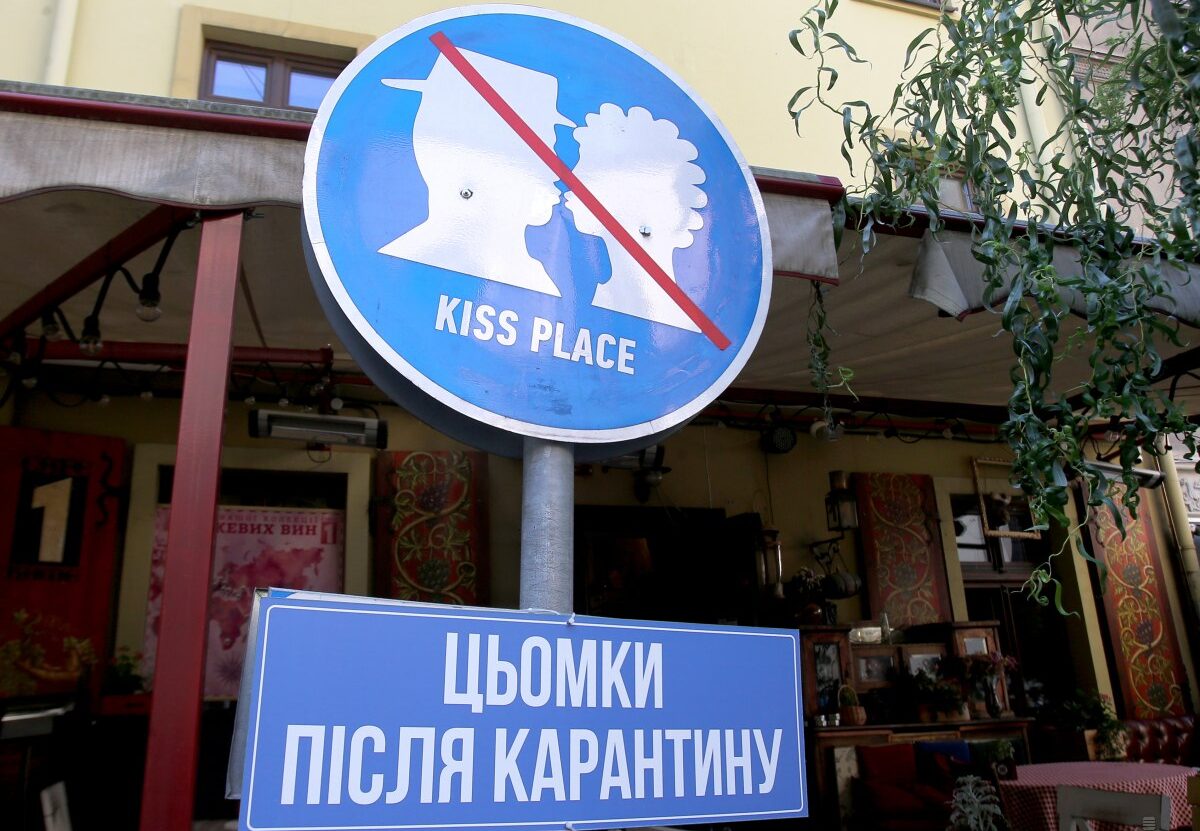 В пяти областях Украины усиливают карантин