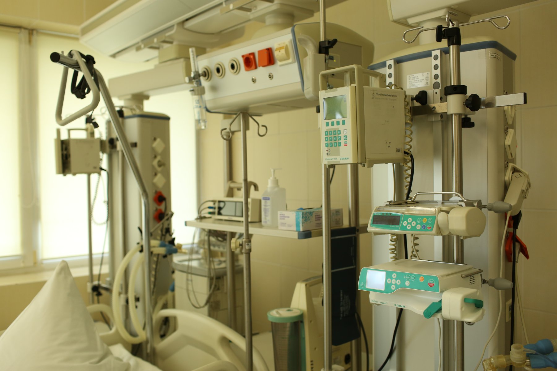 Стало відомо, де Зеленський і Єрмак лікуються від коронавірусу