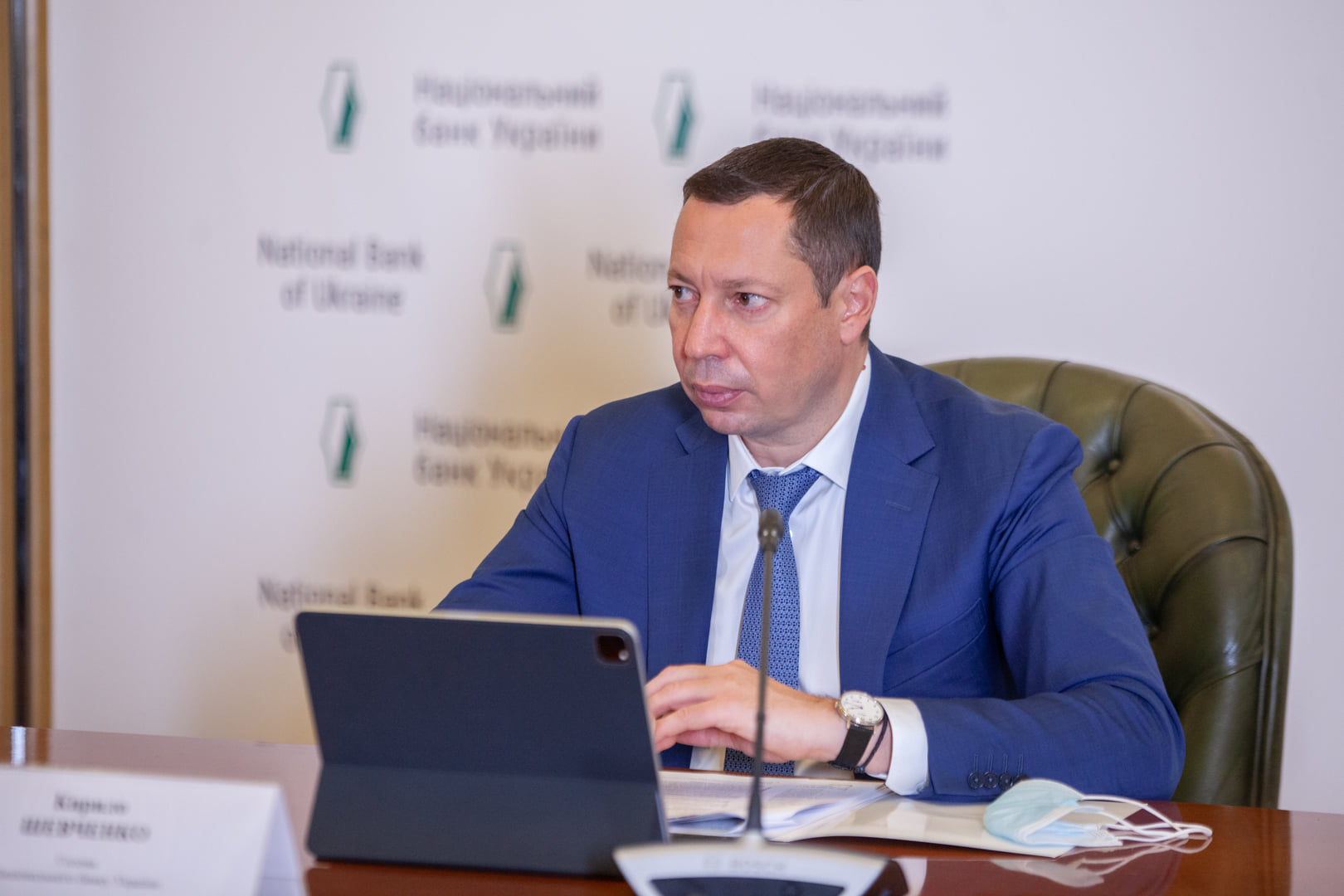 Глава НБУ виступив проти продовження емісії гривні