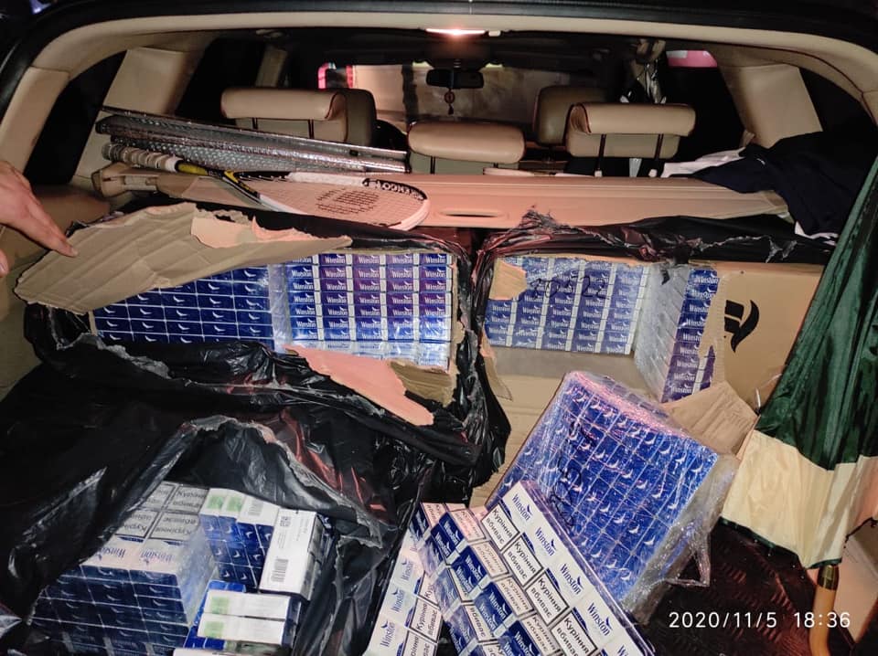 Молдовський дипломат намагався вивезти з України велику партію цигарок