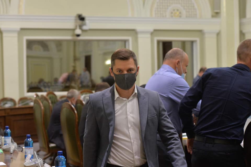 В "Слуге народа" объяснили, почему украинцев не тестируют на COVID бесплатно