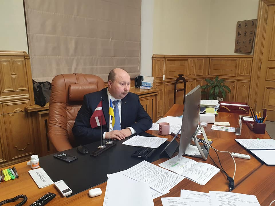 Вакансии в органах власти хотят сократить на 10% - министр