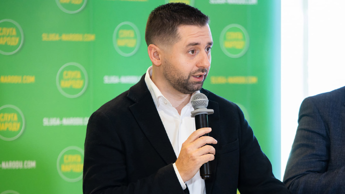 МінПук: українці в соцмережах захейтили "Слуг народу", які пропонують створити міністерство повернення українців