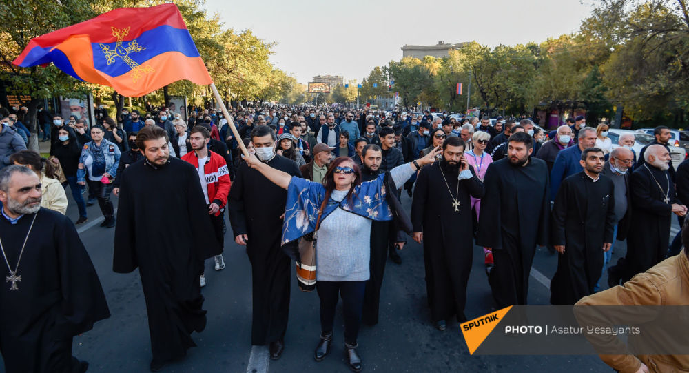 Протести у Вірменії: від Пашиняна вимагають добровільної відставки