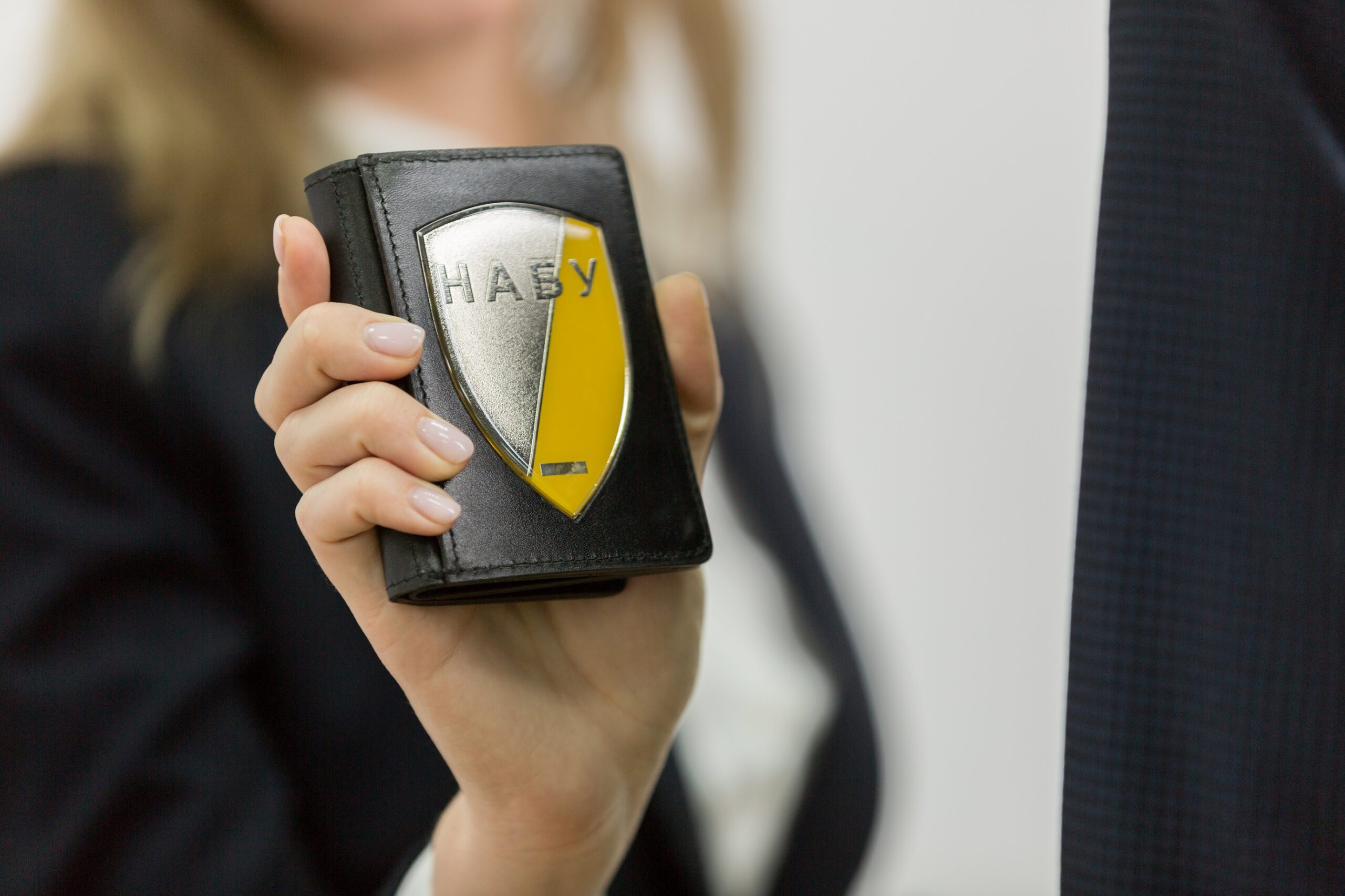 Члена комиссии по регулированию азартных игр задержали на взятке в 90 тысяч долларов