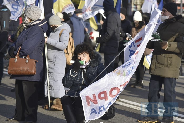 Перекрытие улицы Крещатик в Киеве из-за митингующих и вкладчиков банка "Аркада"