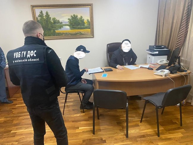 ТОП-чиновник Київської митниці 2 роки жив за кордоном, прикриваючись "липовими" лікарняними