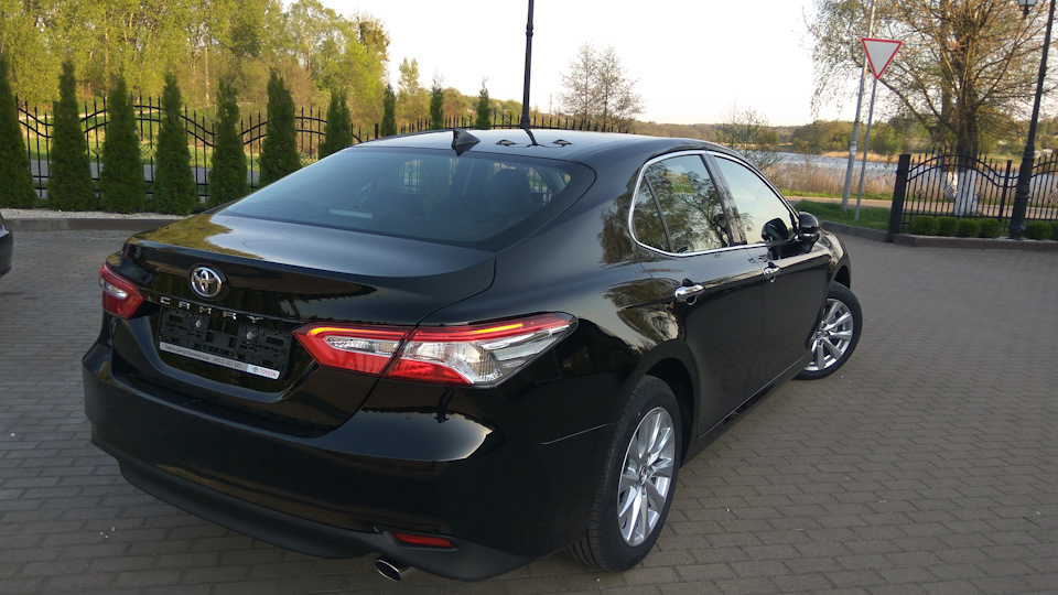 Нардепам закупят 14 новых авто Toyota, каждая из которых стоит почти миллион