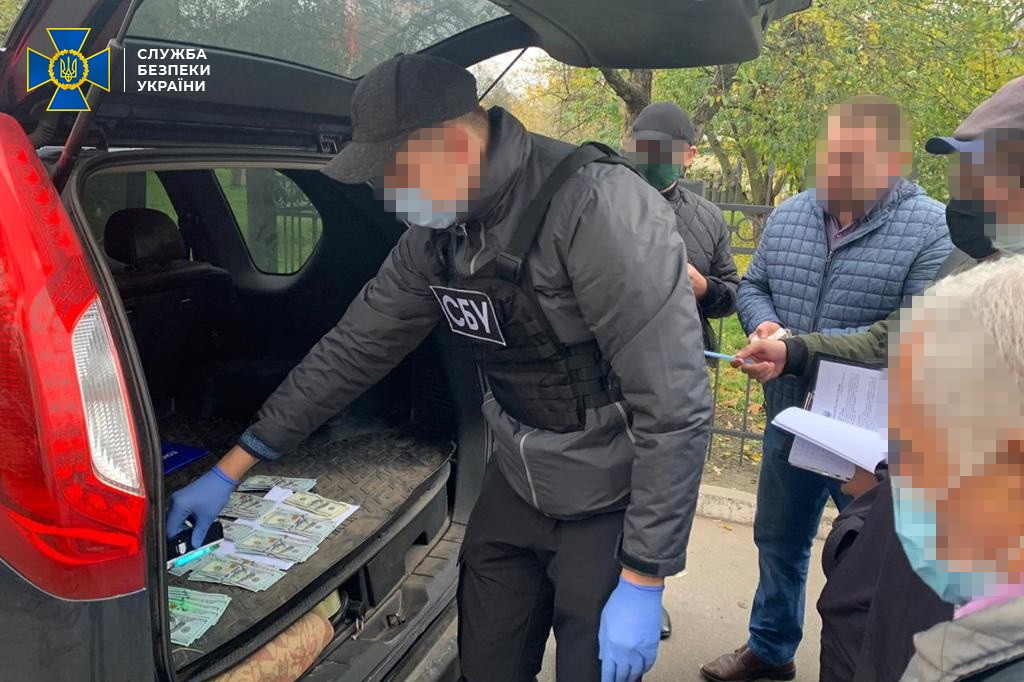 На Чернігівщині голову РДА затримали на хабарі