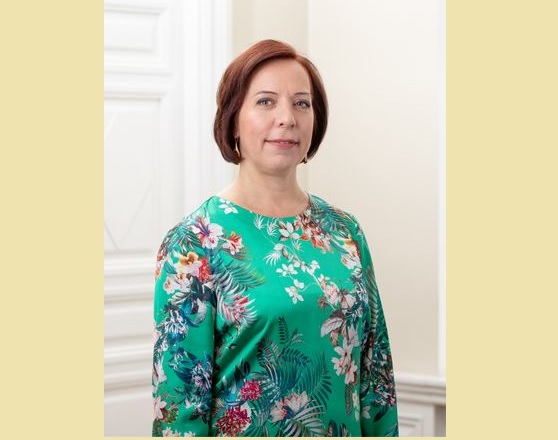 Міністерку, яка возила дітей на службовій машині, звільнили в Естонії