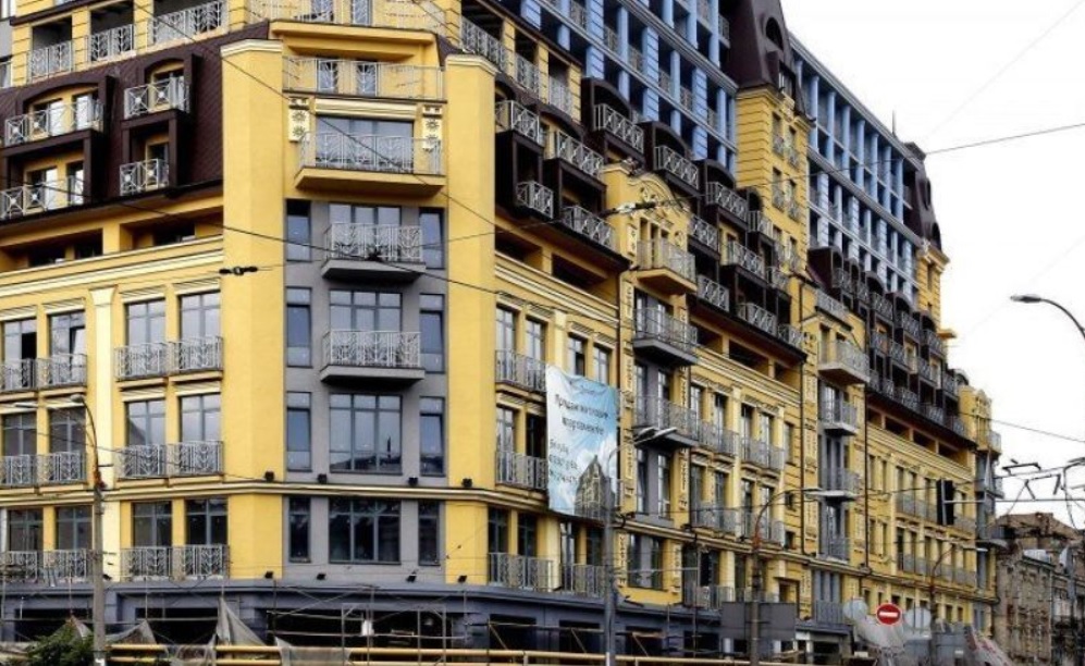 Суд узаконил дом-монстр на столичном Подоле