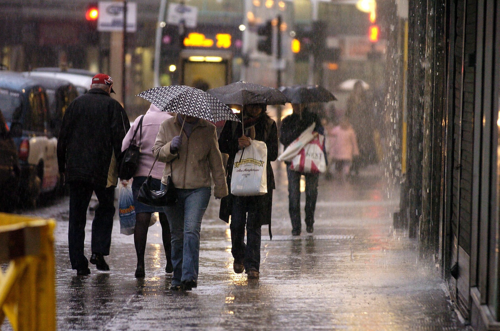 Врач спрогнозировал, сколько украинцев заболеет COVID-19 до появления вакцины