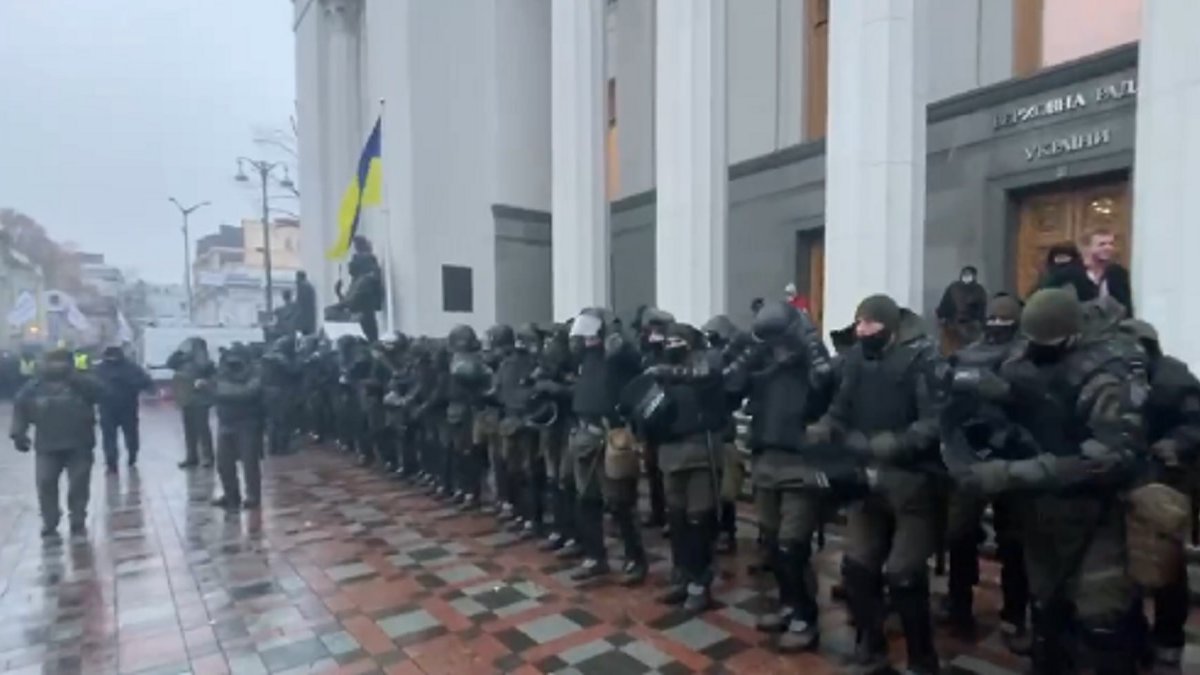 Протестующие предприниматели пытались взять штурмом Верховную Раду