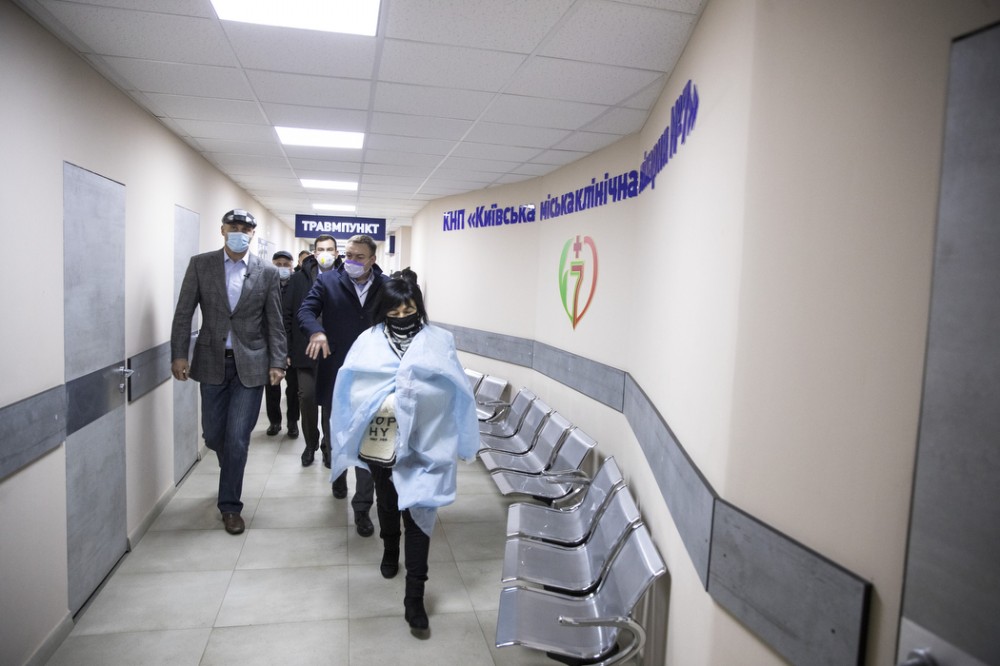 Як готують відділення для хворих на коронавірус у столичній лікарні - фото