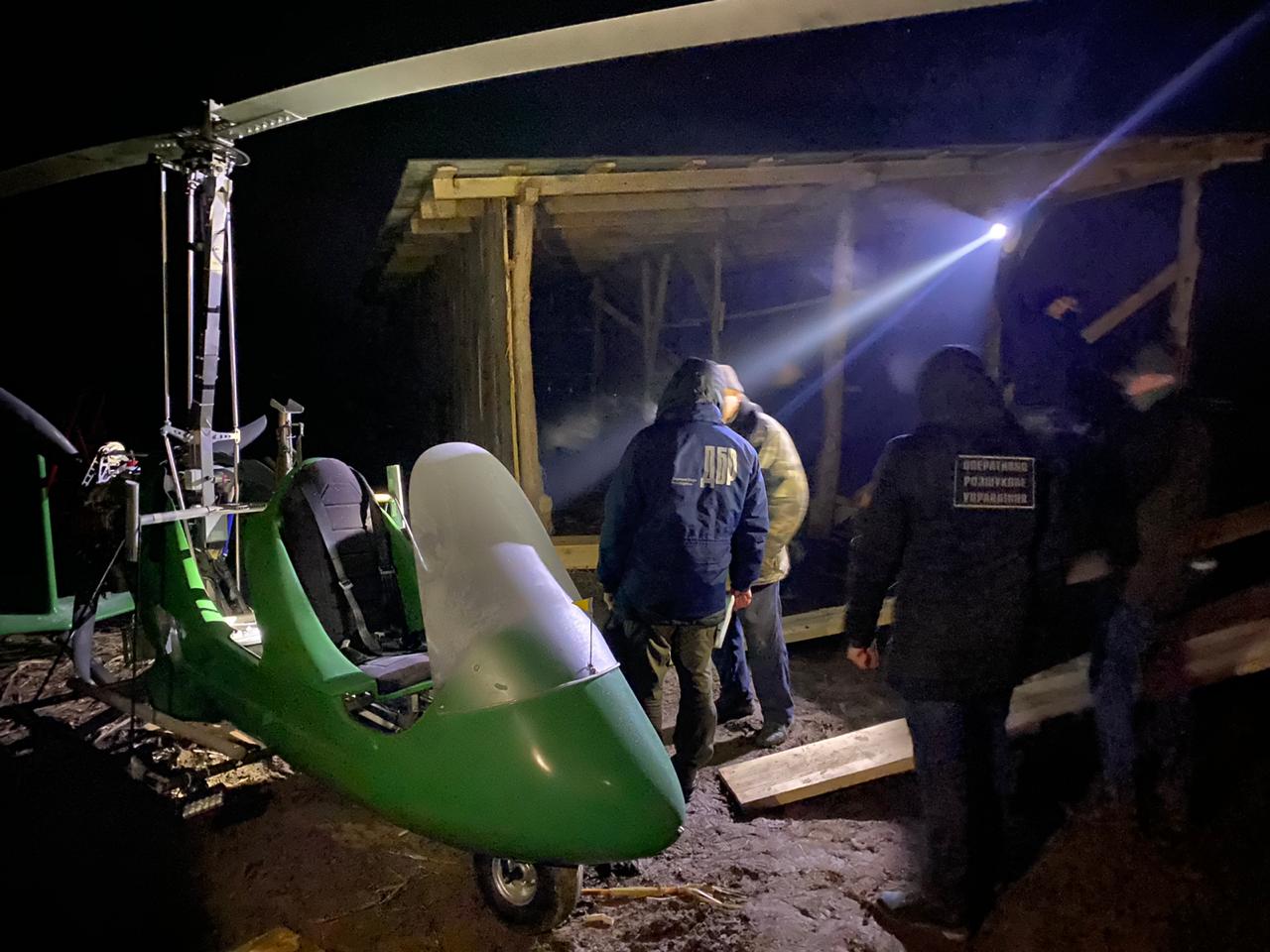 На Закарпатті священник і прикордонник організували повітряний канал контрабанди цигарок