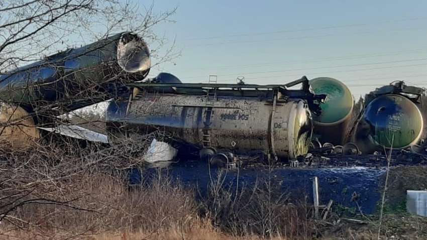 У Росії зійшли з рейок 35 вагонів палива: є жертви