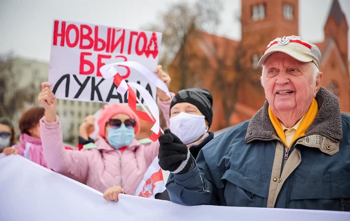 На протести у Білорусі вийшли пенсіонери - фото
