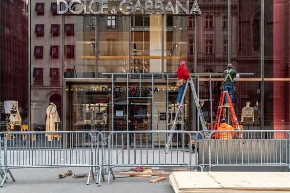 Підготовка до виборів у США: магазини забивають дошками вітрини - фото