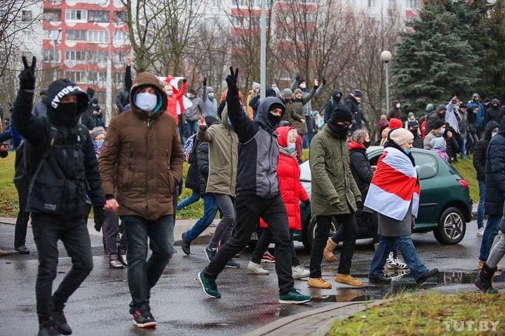 Правозахисники заявили про майже 400 затриманих на акціях у Білорусі