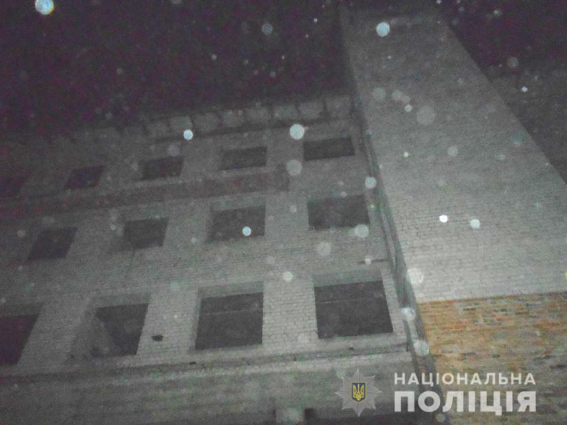 У Рівному школярка зірвалася з багатоповерхівки під час селфі