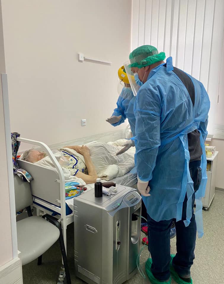 Рекордное количество COVID-больных госпитализировали в Украине за сутки