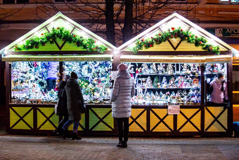 Новогодний декор в Хмельницком (фото: khm.gov.ua)