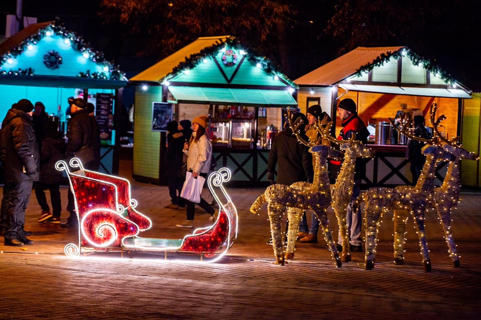 Новогодний декор в Хмельницком (фото: khm.gov.ua)