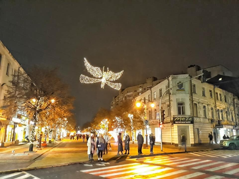 Новогодний декор в Хмельницком (фото: khm.gov.ua)